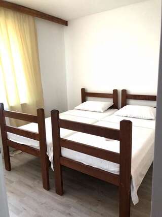 Отель Hotel BIP Будва Семейный номер с балконом-6