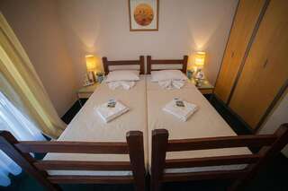 Отель Hotel BIP Будва Двухместный номер с 2 отдельными кроватями-8